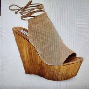 Steve Madden "Bonelli" Taupe Suede Platform Sandals. NIB. Size 8